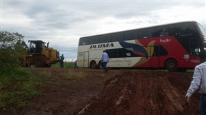 Ônibus de turismo com passageiros de sete países é assaltado na região de Mandaguari